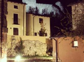 Antico Borgo di Albe, hotel s parkiralištem u gradu 'Albe'