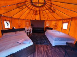 Yurt - Glamping Countryside, hotel in Lincoln