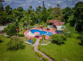 Finca Hotel San Isidro, hotel with parking in Hojas Anchas