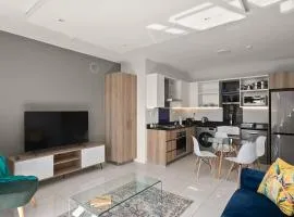 The Median Rosebank Luxury Apartment - Building with Generator