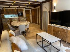 Luxury suite 70m2 balcon courchevel1850 parking, hotelli kohteessa Courchevel lähellä maamerkkiä Plantrey Ski Lift