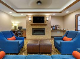 Comfort Inn Medford North, хотел в Медфорд