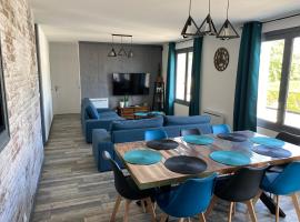 Gîte zooval 9 personnes, piscine, à 5 min du zoo de Beauval, hotel a Noyers-sur-Cher