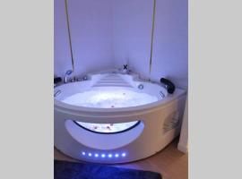 Nid d'amour baignoire/jacuzzi, hotel em Nice