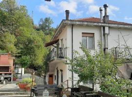 La Tana Dei Conigli, hotel with parking in Serra Riccò