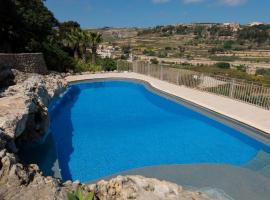 Villeleynah Holiday Home, villa em Munxar