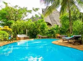 3 Bed Cottage Sleeps 6- Pool Chef Option Parking