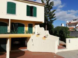 Beach House Villa At Peniche - Praia Consolação, hotel in Atouguia da Baleia