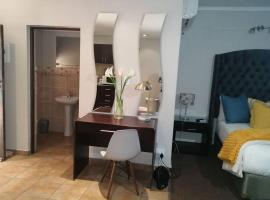 BEAUTIFUL APARTM B10 SITUATED IN BAINS GAME LODGE، فندق في بلومفونتين