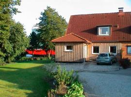 Ferienhaus am Nord-Ostsee-Kanal, hotel with parking in Sehestedt