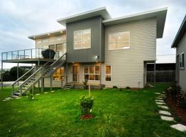 Ocean Loft - Oceanview ~Pet Friendly ~ Free Wifi, hotel a Apollo Bay
