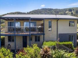 Beachside Bliss with Secure yard l Pet Friendly, hotel em Apollo Bay