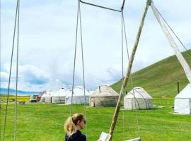 Yurt Camp Azamat at Song Kol Lake, tente de luxe à Bagysh