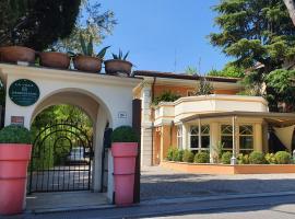 La Villa Desenzano, nakvynės su pusryčiais namai Dezencano del Gardoje