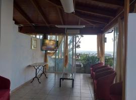 Room in BB - Quadruple room in Pineto - sea view, nhà khách ở Pineto