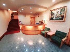 Long Cherng Hotel, hotel i Luodong