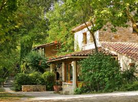 Les Maisons De Chante Oiseau، مكان تخييم فخم في Sigonce