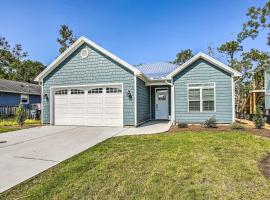 Recently Built Oak Island House with Golf Cart!、オーク・アイランドのコテージ