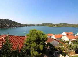 APARTMANI JADRANKA s pogledom na more