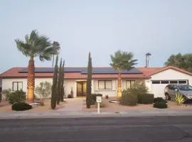 Beautiful Palm Springs Home large private yard