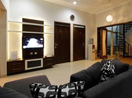 Naura Guest House, hotel in Yogyakarta