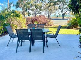 WHISPERING PALMS, hotel a Bongaree