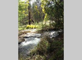 Coolbardie House, готель з парковкою у місті Jarrahdale