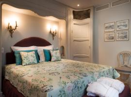 Canalside House - Luxury Guesthouse, hotel dekat Minnewater, Brugge