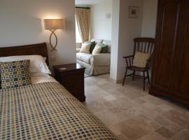 Craig-Y-Mor Bed & Breakfast with sea views Whitesands St Davids, guest house in St. Davids