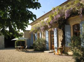 Chambres d'hôtes Le Chardon Fleuri, hotel bajet di Teuillac