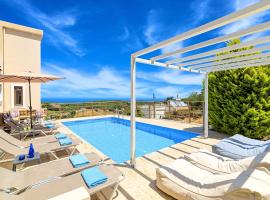 Cretan Sunny Villa Heated Pool, villa i Kournás