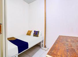 SPOT ON 90586 Hagawa Syariah Homestay, Hotel in Lamongan