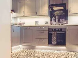 3-Bed Cottage-Plymouth-Dog friendly-Sleeps7