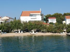 Apartments Lantina, hotel en Betina