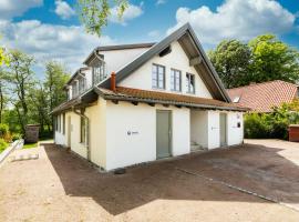 Ferienhaus Sonne Mond und Sterne b, hotel in Steffenshagen