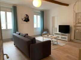 Elégant Appartement T3 hypercentre de Mazamet, hotel v destinaci Mazamet