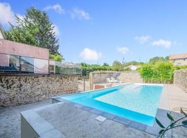 Comfy Holiday Home in Saint-Denis with Private Pool ที่พักให้เช่าในแซงต์-เดอนี