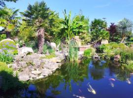 Un cadre exceptionnel " Le Jardin Bosselé ", hotel with parking in Saint-Venant