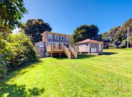 Lupine Cottage, holiday home in Owls Head