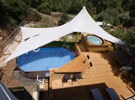 Oren's place - perfect for families & friend's, casă de vacanță din Kefar Weradim
