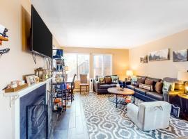 11529 Snowpeak Way #619, hotell sihtkohas Truckee