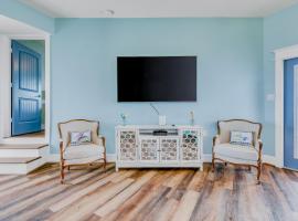 The Quirky Whale, cabana o cottage a Surfside Beach