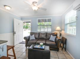 Parrot Beach Cottages Suite #2, hotel in Siesta Key