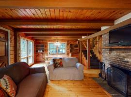 Cabin on the Ridge, pet-friendly hotel in Tinkerville