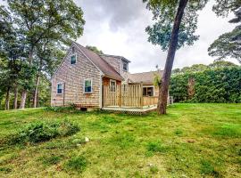 Lake Shore Living, cottage in Falmouth