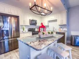 BRAND NEW! Laketown Wharf 633! Amazing 3 BD, Great Location, And Awesome Amenities!