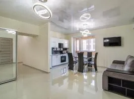 Lux 3-bedroom apartment in Most City area