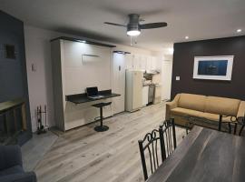 Magog Waterfront Studio 106, serviced apartment in Magog-Orford