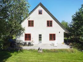 7 person holiday home in DJURHAMN, hotel v mestu Djurhamn