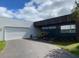 Sunnyside - Surf Side, Linen and Wifi included